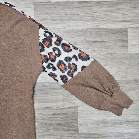Fantastic Fawn Womens Brown Leopard Colorblock Oversized Sweater Small - Picture 6 of 10